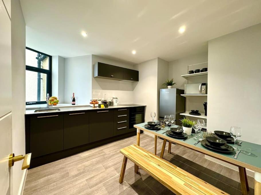 Bournemouth Getaway: 3Br Apartment Near Beach Eksteriør billede