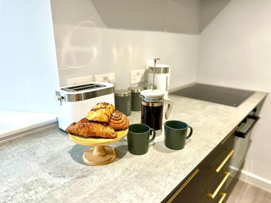 Bournemouth Getaway: 3Br Apartment Near Beach Eksteriør billede