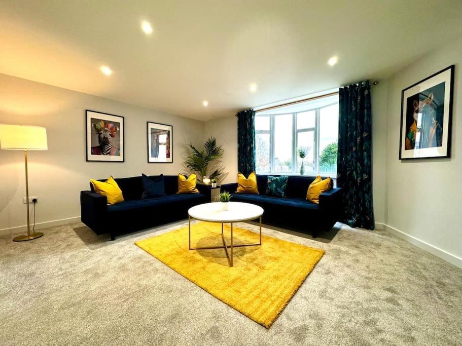 Bournemouth Getaway: 3Br Apartment Near Beach Eksteriør billede