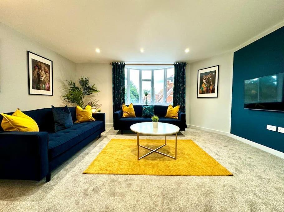 Bournemouth Getaway: 3Br Apartment Near Beach Eksteriør billede